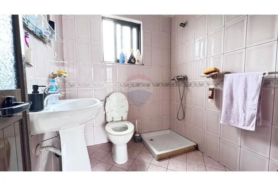 jepet me qera shtepi 2 Katshe Kati 2, 160 m² 450 € (Shtepi private per qira!)