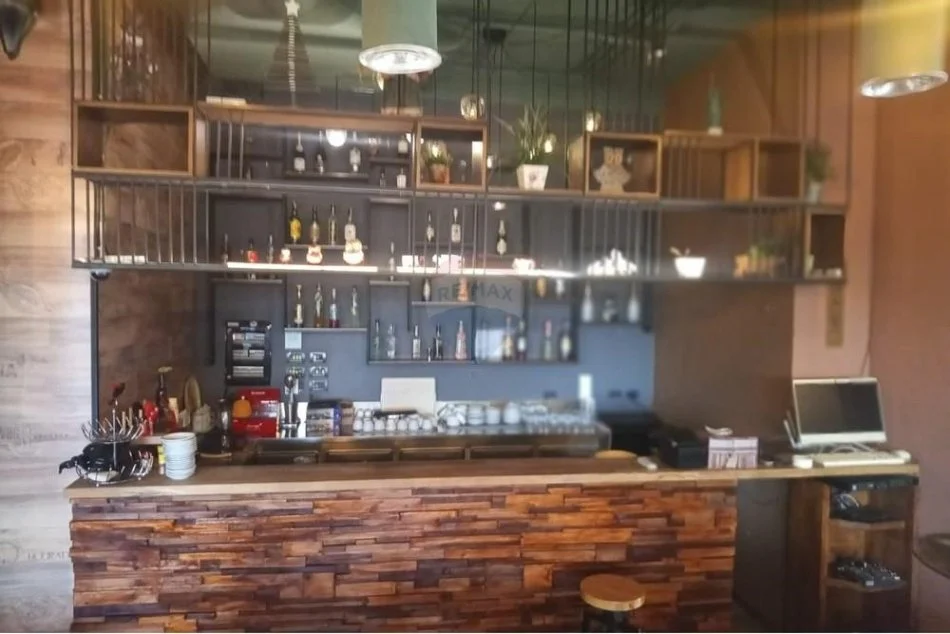 Tirane, jepet me qera lokal Kati 0, 195 m² 1.200 € (BAR KAFE ME QIRA NE YZBERISH!)