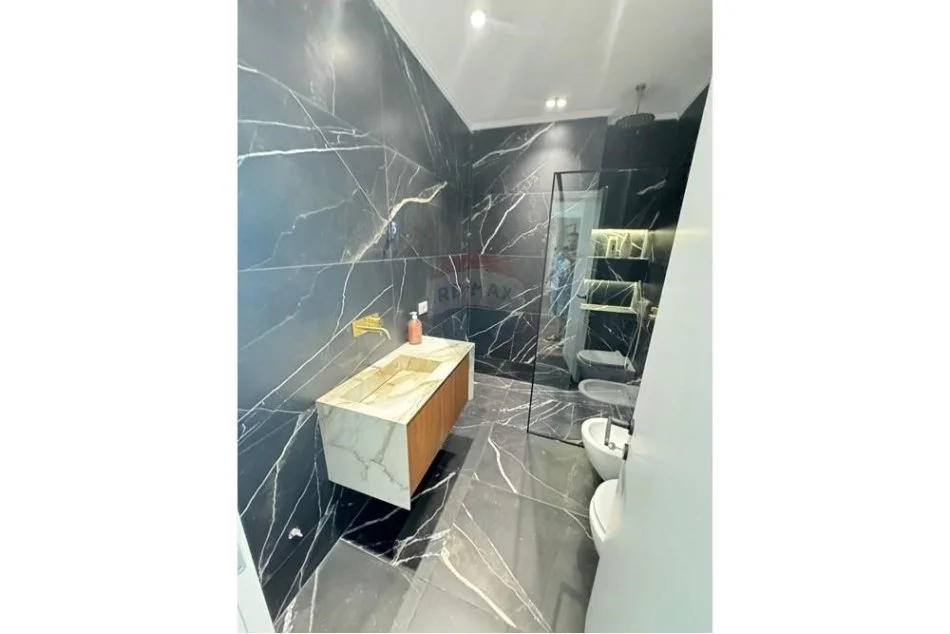 Tirane, shitet apartament 3+1 Kati 7, 161 m² 650.000 € (EKSKLUZIVE! APARTAMENT 3+1+2+PARKIM TE LAKE VIEW)