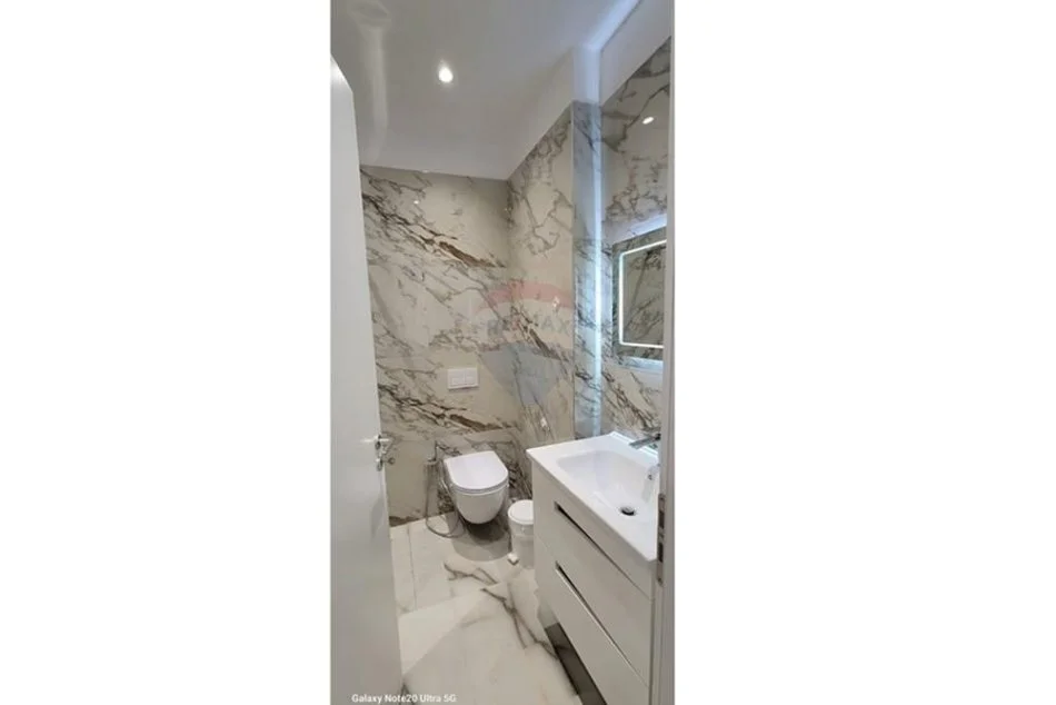 Tirane, jepet me qera apartament 2+1 Kati 3, 98 m² 650 € (Kopshti Botanik)