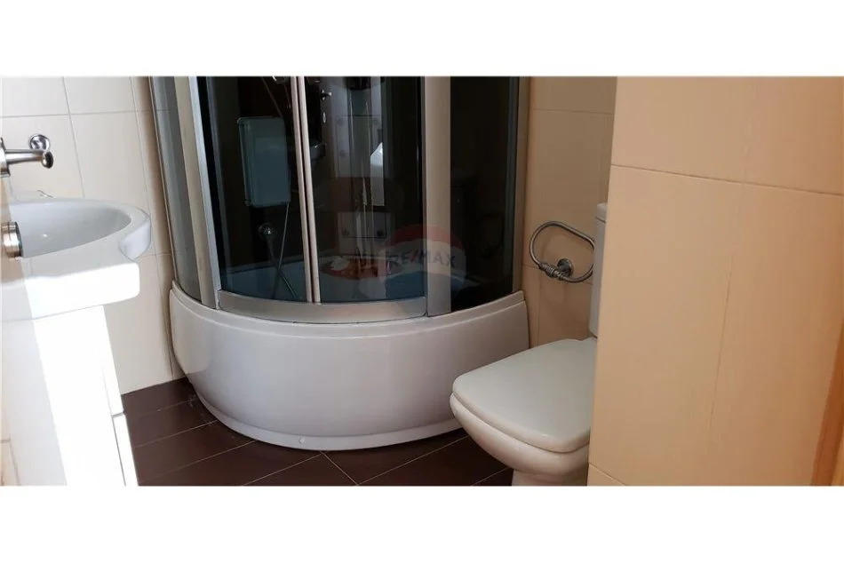 Tirane, jepet me qera apartament 2+1 Kati 4, 110 m² 850 € (Liceu Artistik)