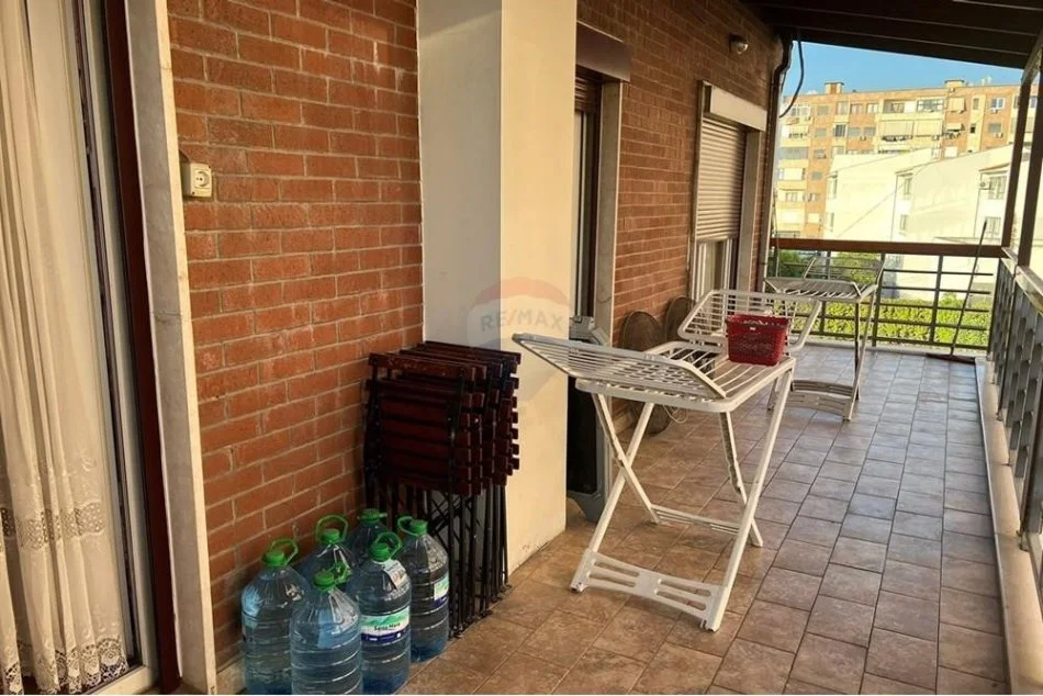 Tirane, shitet apartament 4+1 , 210 m² 320.000 € (Dupleks ne shitje ne Laprake, Blloku Gintash)