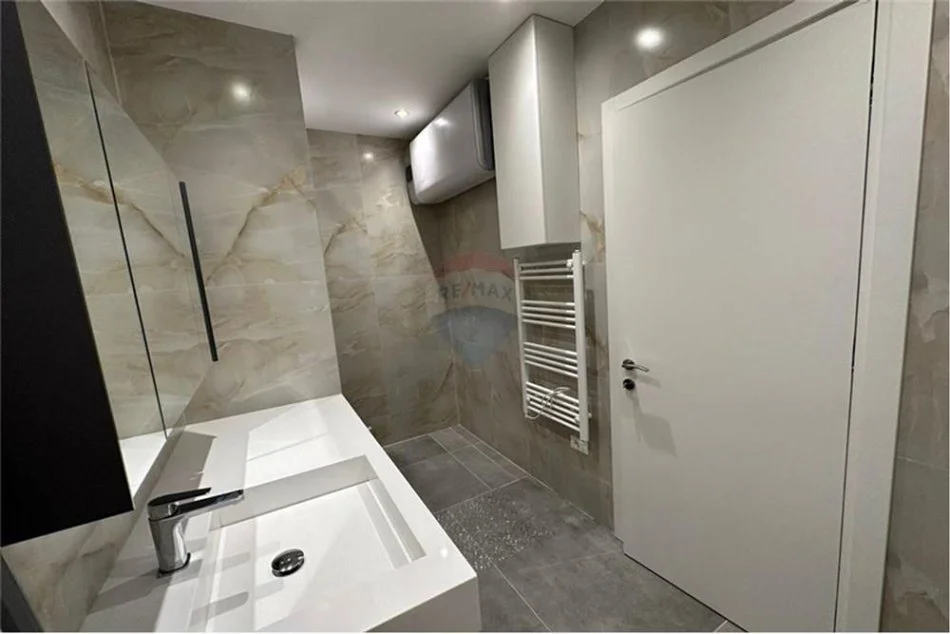 Tirane, jepet me qera apartament 1+1 Kati 5, 79 m² 700 € (Zogu i Zi,)