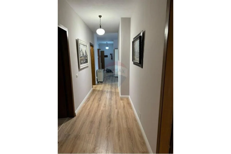 Tirane, jepet me qera apartament 2+1 , 117 m² 800 € (Liqeni i Thatë)