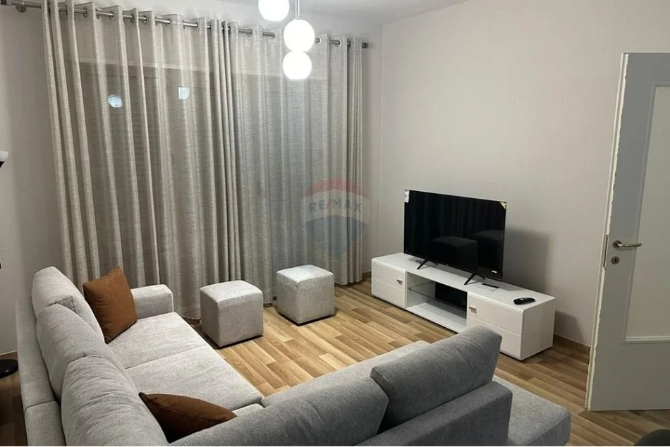 Tirane, jepet me qera apartament 2+1 , 800 € (Delijorgji)