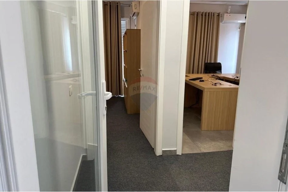 Tirane, jap me qera apartament 3+1 , 135 m² 850 € (Liqeni i Tiranës, Albania)