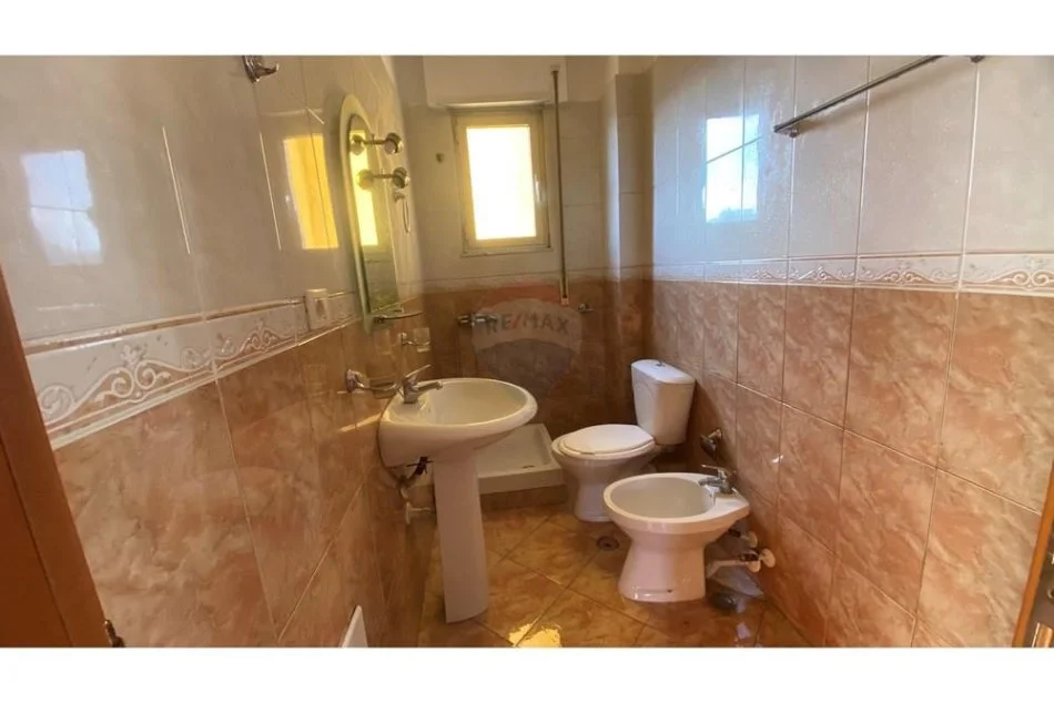 Tirane, jepet me qera 2+1+Ballkon Kati 7, 110 m² 450 € (Rruga e Dibrës - Selvia, Shqipëri)