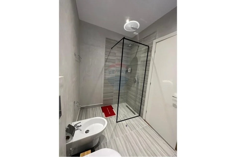 Tirane, shitet apartament 1+1 Kati 1, 70 m² 177.000 € (Rruga e Dibrës - Shkolla e Kuqe)