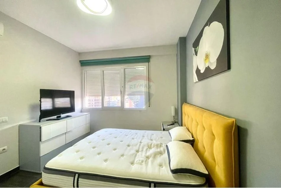 Tirane, jepet me qera apartament+verande | Penthouse 2+1 Kati 11, 90 m² 1.000 € (Pazari i Ri)