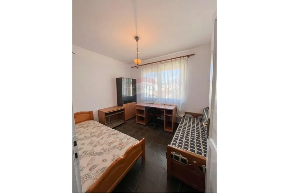 Tirane, jepet me qera apartament 3+1 Kati 5, 83 m² 4.550 € (Apartament 3+1 per qira prane Gjimnazit Partizani)
