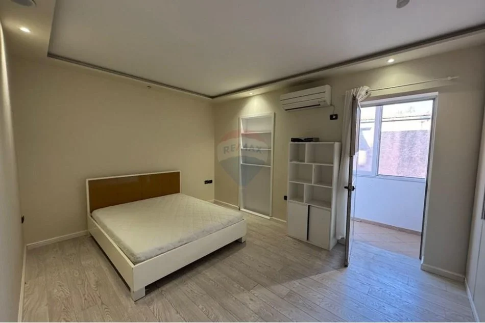 Tirane, shitet apartament 1+1 Kati 4, 80 m² 187.000 € (Tirana e Re - Sheshi Willson, Shqipëri)