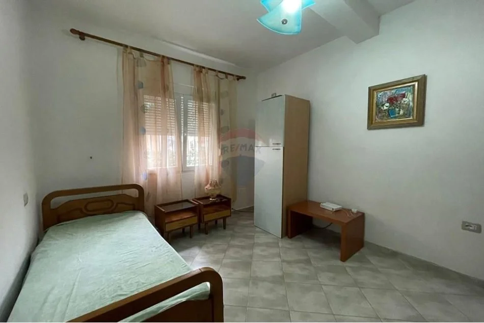 Tirane, jepet me qera apartament 2+1 Kati 1, 80 m² 500 € (21 Dhjetori, Shqipëri)