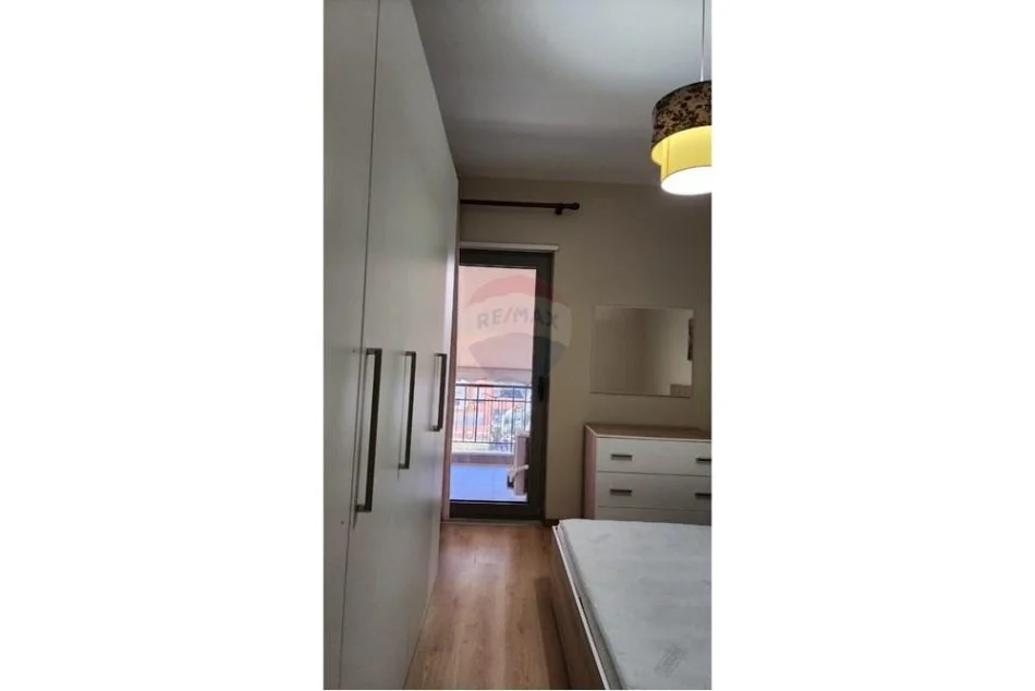 Tirane, jepet me qera apartament 1+1 Kati 5, 73 m² 650 € (Kompleksi Delijorgji)