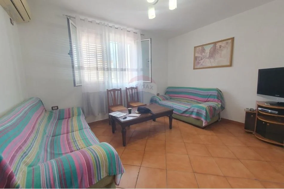 Tirane, jepet me qera apartament 3+1 Kati 5, 120 m² 550 € (Liceu Artistik - Drejtoria e Higjenës, Shqipëri)