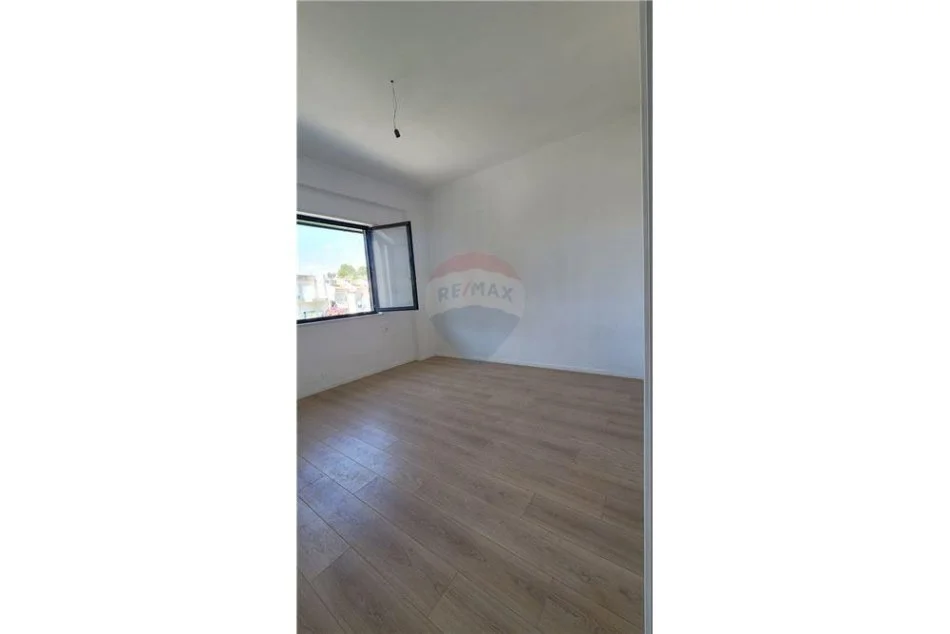Tirane, shes apartament duplex 4+1 Kati 0, 208 m² 398.500 € (Rruga e Zallit - Rezidenca Kodra e Diellit, Shqipëri)