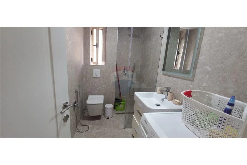 Tirane, jepet me qera apartament 1+1 Kati 3, 60 m² 700 € (Reshit Collaku - Shallvaret - Myslym Shyri -)