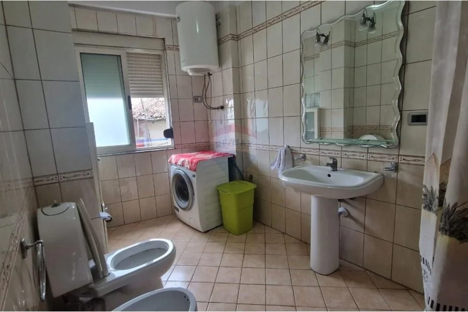 Tirane, jepet me qera apartament 1+1 Kati 2, 66 m² 650 € (rruga durrsit)