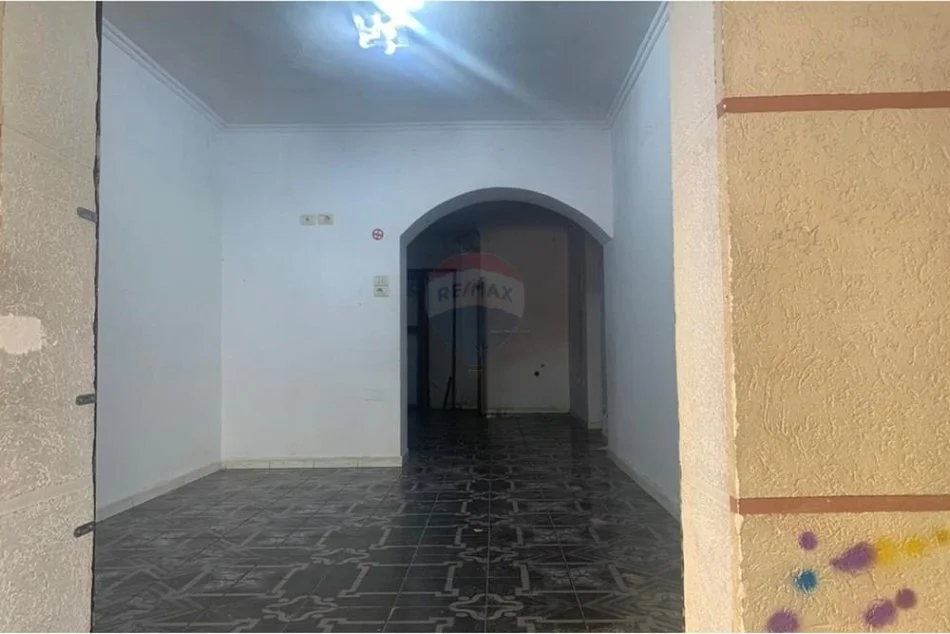 Tirane, jepet me qera dyqan Kati 0, 34 m² 900 € (myslym shyr)