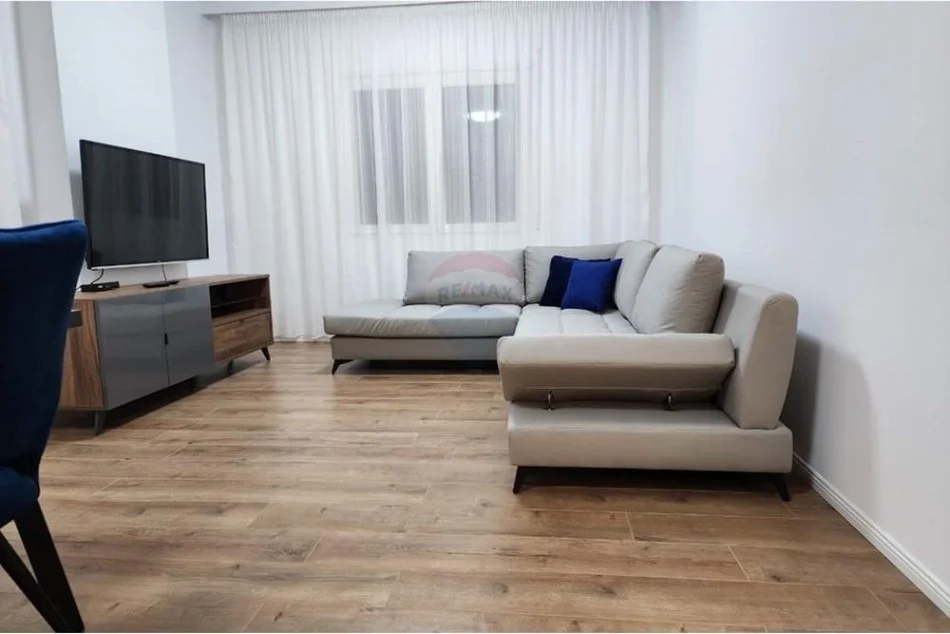 Tirane, jepet me qera apartament 2+1 , 85 m² 900 € (kopshti botanik)