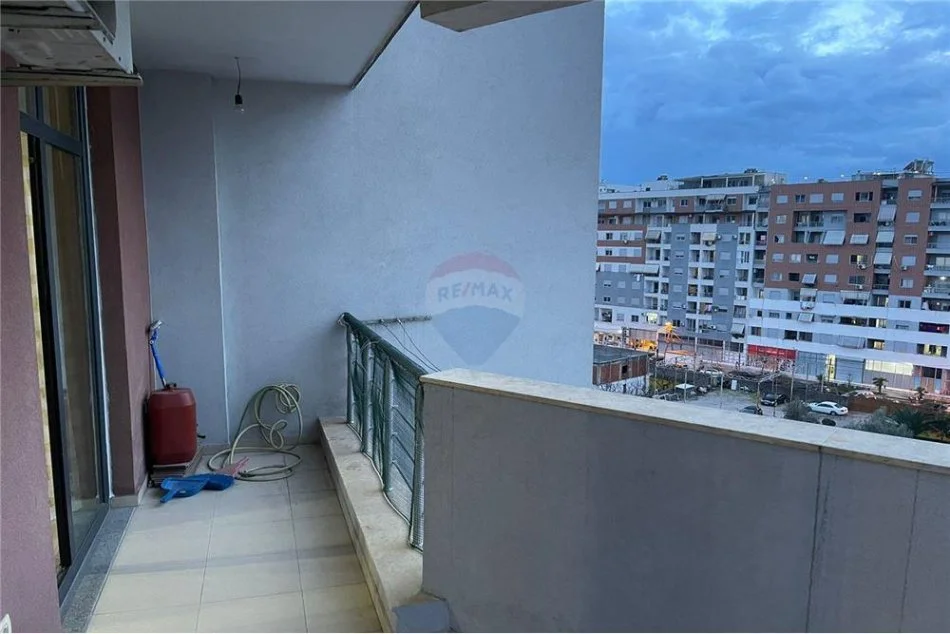 Tirane, shitet apartament 2+1+Ballkon , 108 m² 140.000 € (astir)