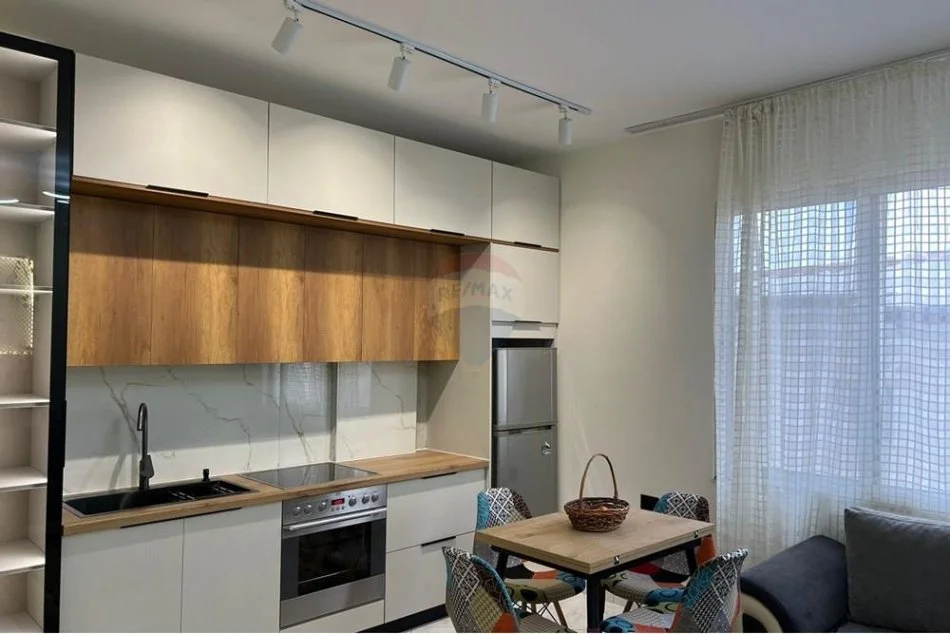 Tirane, jepet me qera apartament 1+1 Kati 3, 60 m² 550 € (KODRA E DIELLIT - Komuna e Parisit - Eleonora, Shqipëri)