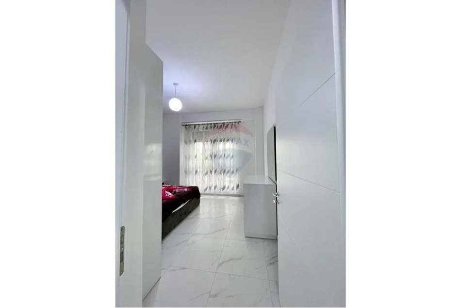 Tirane, jepet me qera apartament 1+1 Kati 8, 70 m² 550 € (Fusha e Aviacionit, Shqipëri)