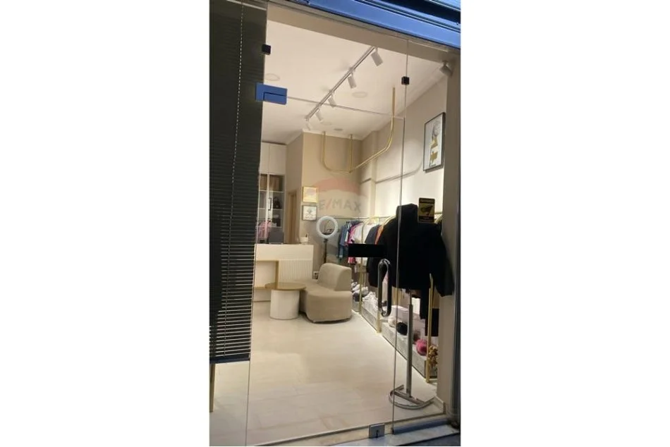 Tirane, jepet me qera dyqan Kati 0, 20 m² 250 € (qytet studenti)