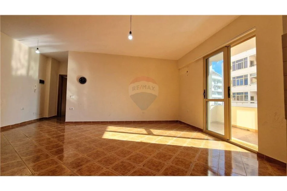 Vlore, shitet apartament 1+1+Ballkon Kati 7, 74 m² 155.000 € (Lungomare)