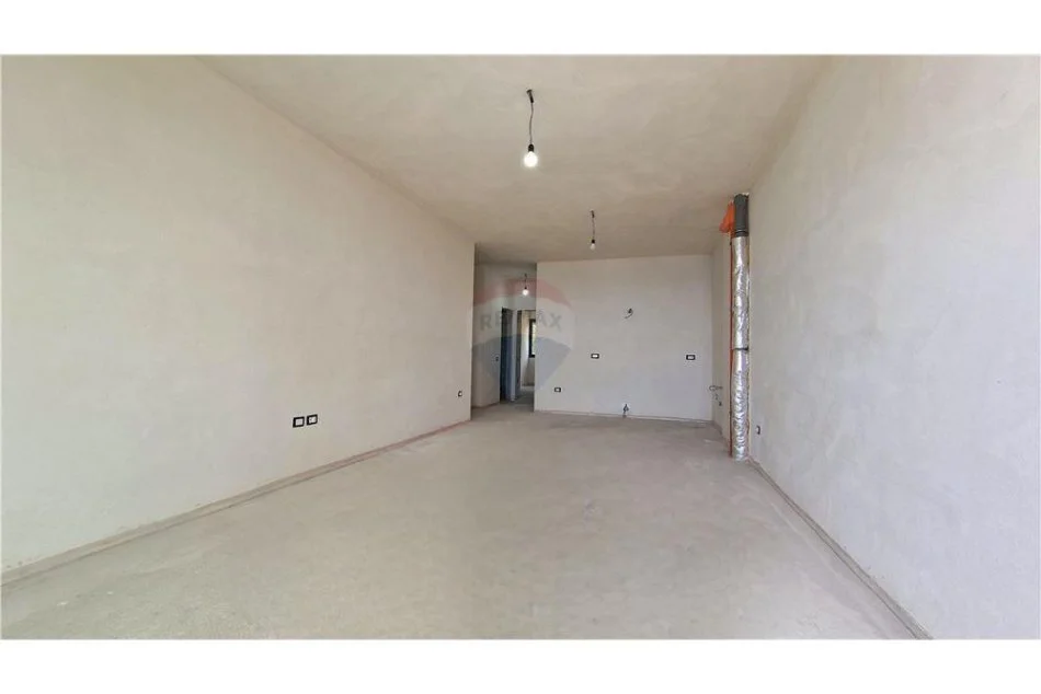 Vlore, shitet apartament 2+1+Ballkon Kati 3, 102 m² (Aleksander Moisiu)