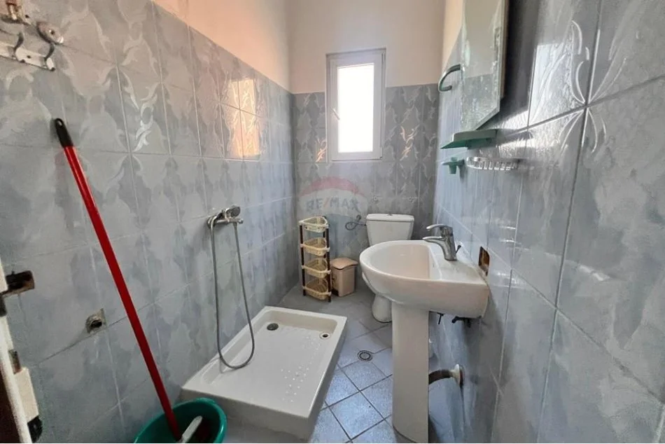 Vlore, jepet me qera Vile ne plazh 3 Katshe , 147 m² 1.200 € (Plazhi Vjeter)