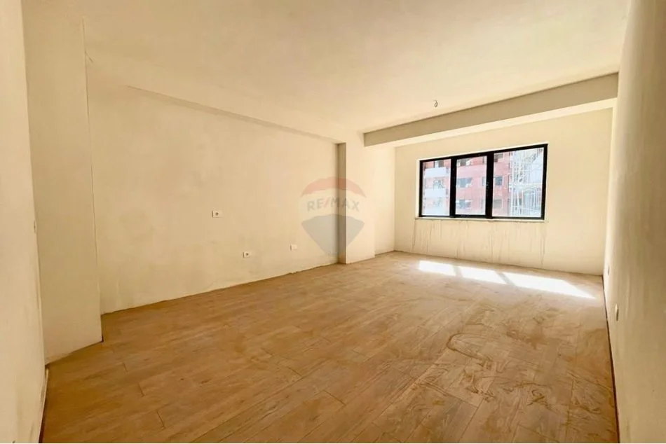 Tirane, shitet apartament 2+1+Ballkon Kati 2, 97 m² 118.000 € 
