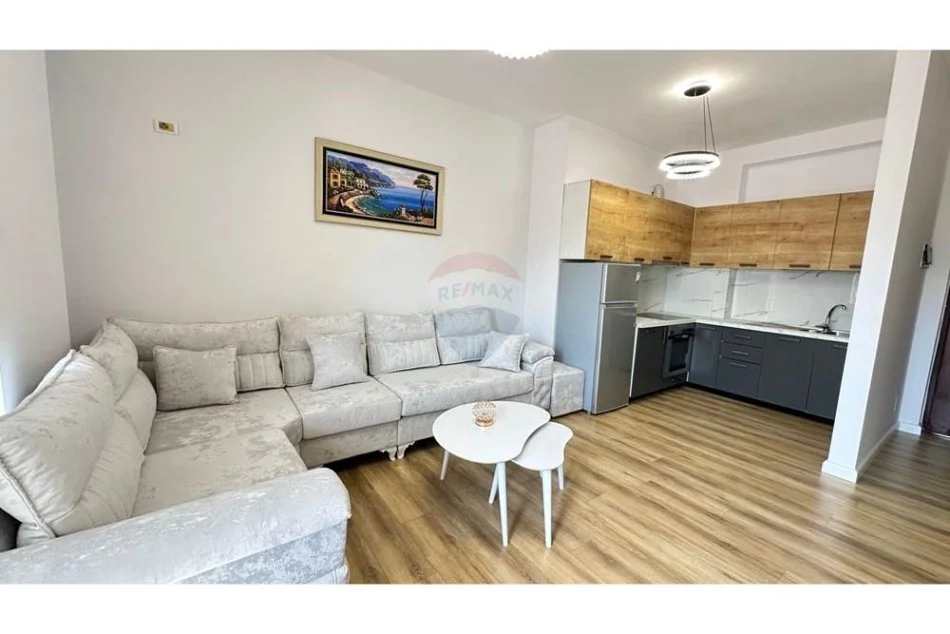 Tirane, shitet apartament 1+1 Kati 5, 95.000 € (Rr. Misto Mame)
