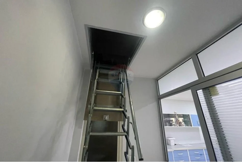 Tirane, shes ambjent biznesi Kati 0, 36 m² 72.000 € (SHITET AMBJENT KOMERCIAL TE RR. RIZA CEROVA!)