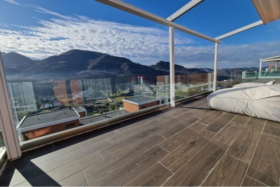 Tirane, shitet Vile 3+1+Ballkon Kati 3, 240 m² 550.000 € 