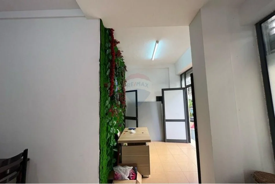 Tirane, shitet ambjent biznesi , 69 m² 93.000 € (Qendra Kristal)