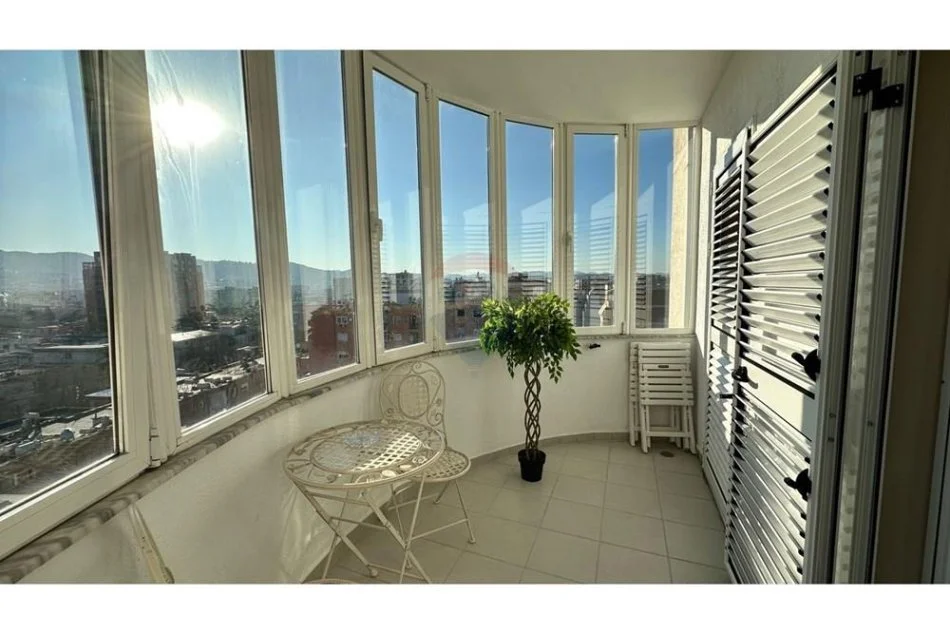 Tirane, jepet me qera apartament 2+1 , 80 m² 1.300 € (Rr. Myslym Shyri)