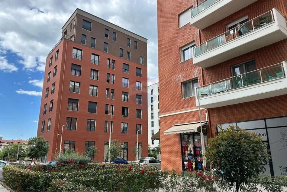 Tirane, jepet me qera zyre , 121 m² 550 € (Teodor Keko, Astir)