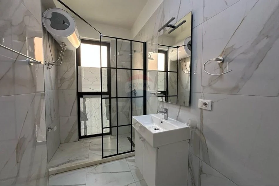 Tirane, jepet me qera apartament 2+1 , 98 m² 650 € (Rr. Teodor Keko Astir)