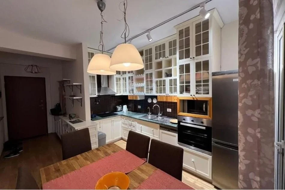 Tirane, jepet me qera apartament 2+1+Ballkon Kati 3, 120 m² 750 € (Prane Kristal Center)