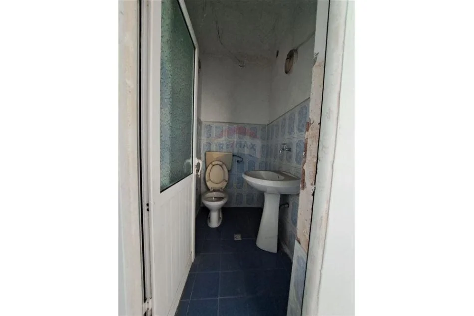 Vlore, shitet dyqan Kati 1, 33 m² 39.000 € (R.Ali Demi)