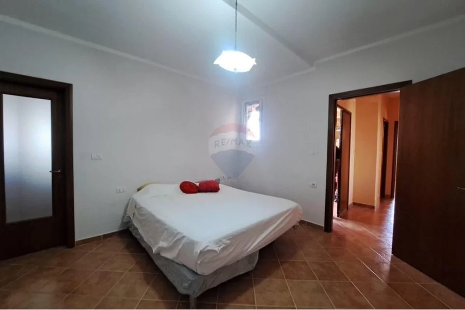 Vlore, shitet shtepi 3 Katshe , 360 m² 130.000 € (Transballkanike)