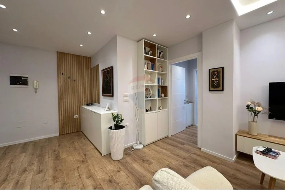 Tirane, jepet me qera apartament 1+1 Kati 4, 80 m² 800 € (Selvia)