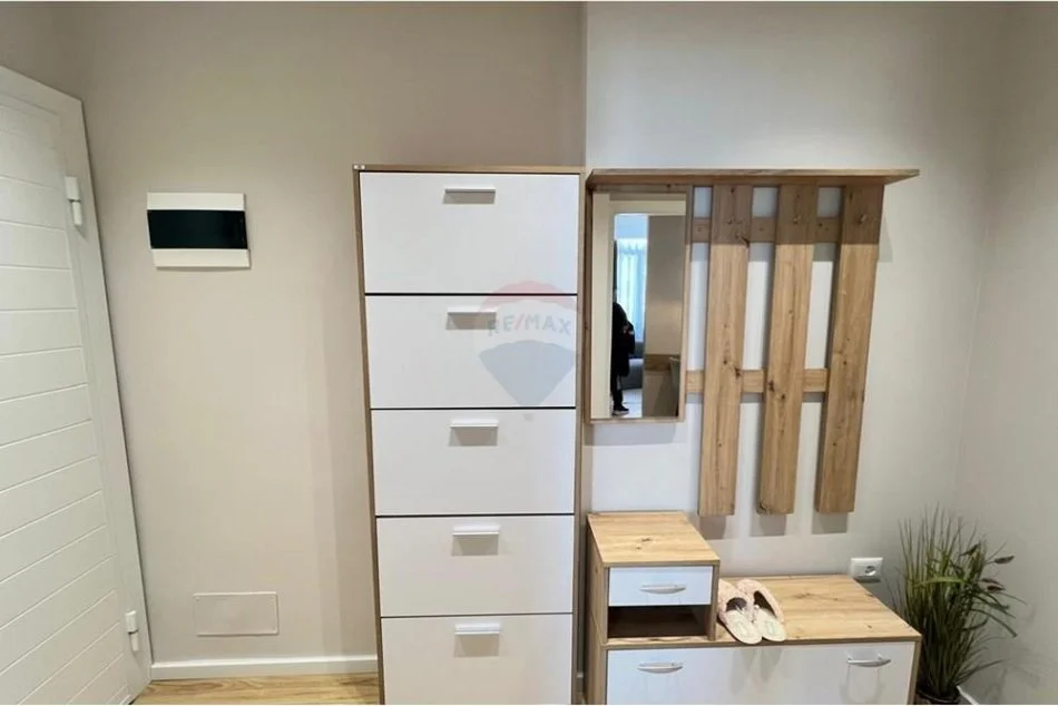 Tirane, jepet me qera apartament 1+1 , 65 m² 700 € (Ish UET)