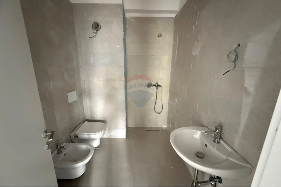 Tirane, shitet 2+1+Ballkon Kati 7, 84 m² 94.000 € (univers city)