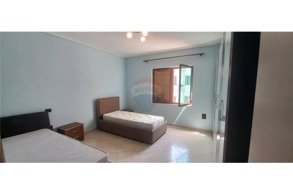 Tirane, jepet me qera 3+1+Ballkon Kati 2, 149 m² 600 € (vilat gjermane)