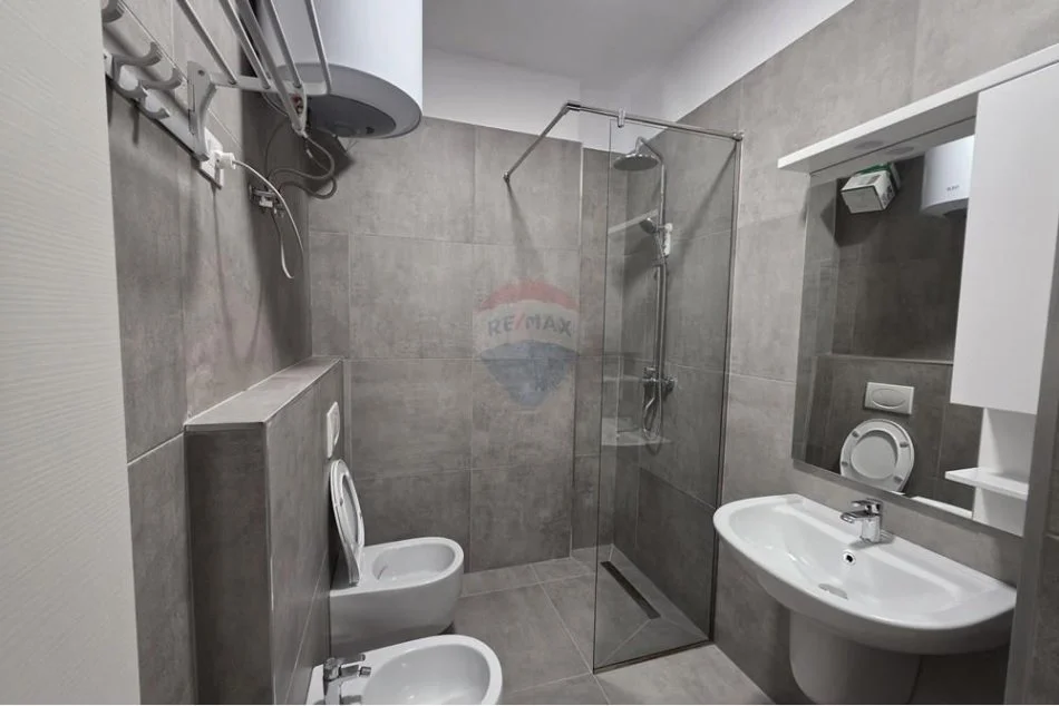 Tirane, jap me qera apartament 1+1 Kati 2, 75 m² 500 € (feizi himzo)
