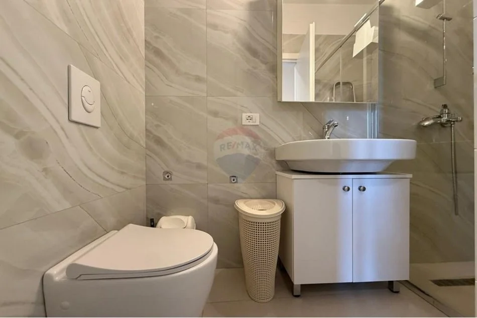 Tirane, jepet me qera apartament 2+1+Ballkon , 105 m² 1.400 € (rruga e elbasanit)