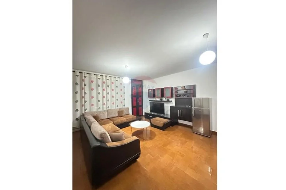 Tirane, jepet me qera apartament 1+1 Kati 4, 550 € (DON BOSKO)