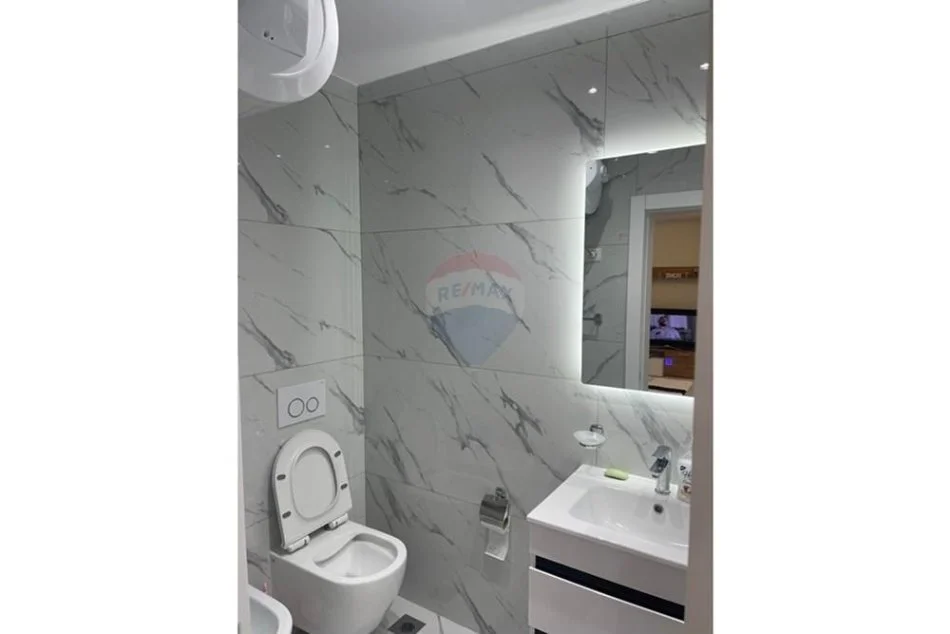 Tirane, jepet me qera apartament 1+1 Kati 9, 58 m² 1.000 € 