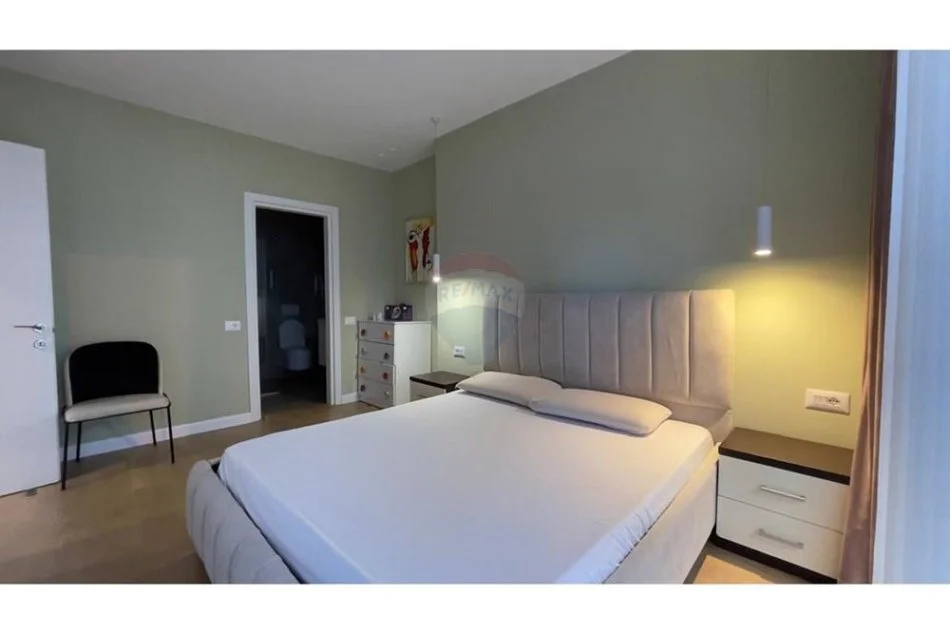 Tirane, jepet me qera apartament 2+1 Kati 1, 90 m² 800 € (rruga e dibres)